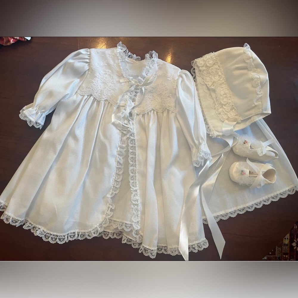 6m VINTAGE Swiss Dot & lace bonnet, shoes, slip and coat set.